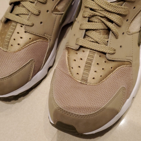 Nike Air Huarache ‘Khaki’. - Picture 15 of 16